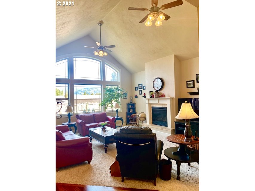 2819 Game Farm Road Springfield, OR 97477 - Photo 6 of 32