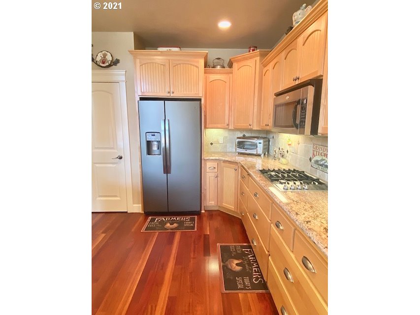 2819 Game Farm Road Springfield, OR 97477 - Photo 9 of 32
