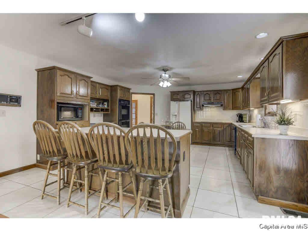 809 Wood Pointe Drive Springfield, IL 62702 - Photo 6 of 32