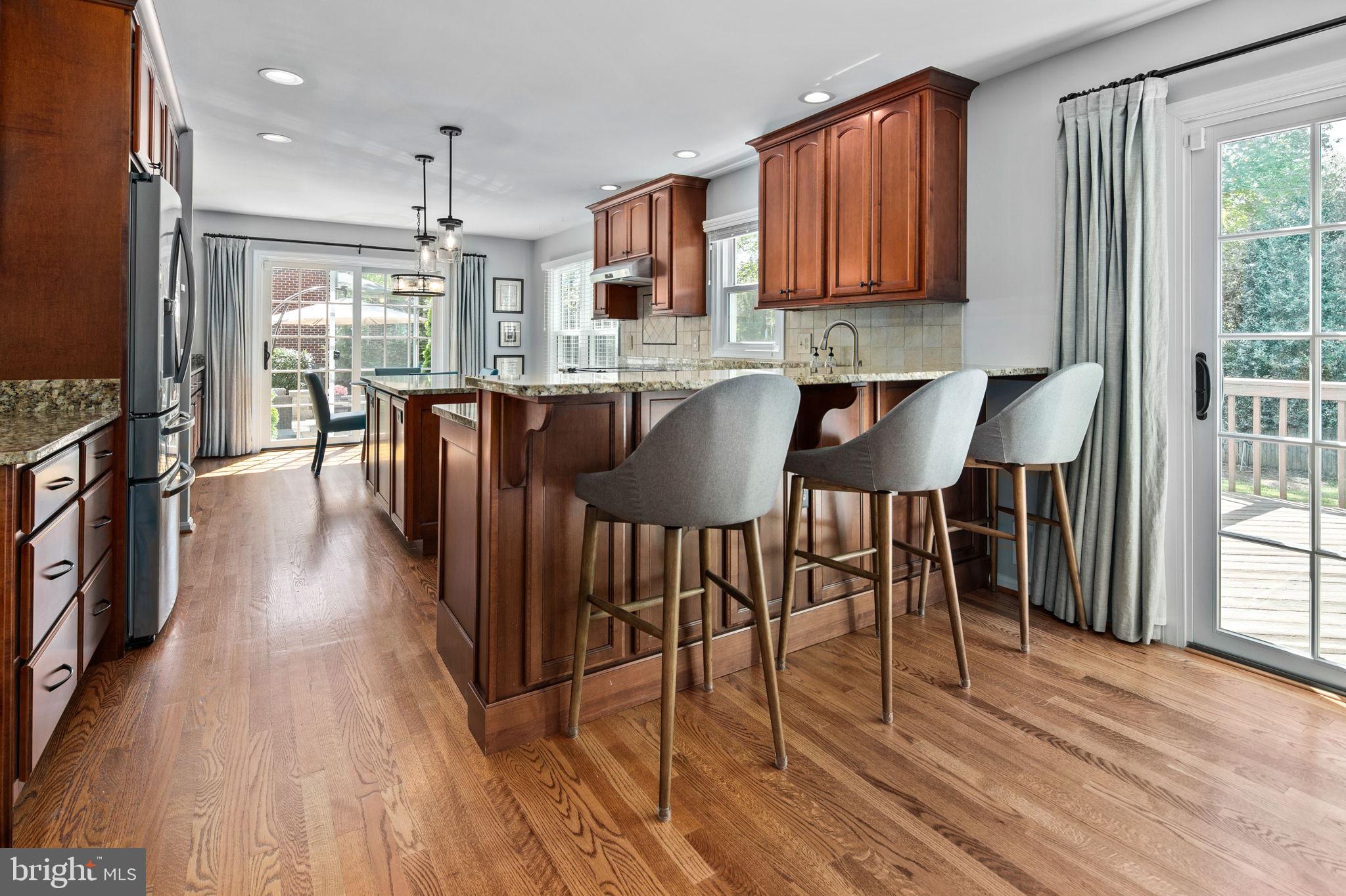 11903 Blue Spruce Road Reston, VA 20191 - Photo 19 of 60 Breakfast bar