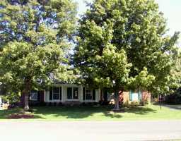 6701 Hollow Tree Road Louisville, KY 40228 - Photo 1 of 1 Primary Photo
