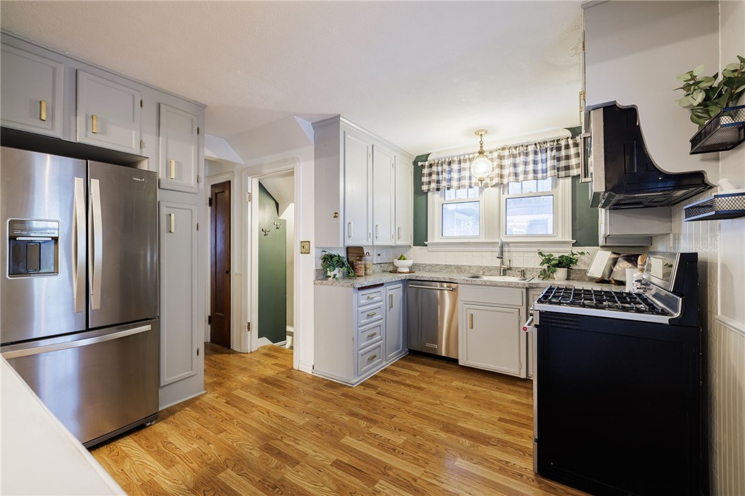 98 Wimbledon Road Irondequoit, NY 14617 - Photo 14 of 38