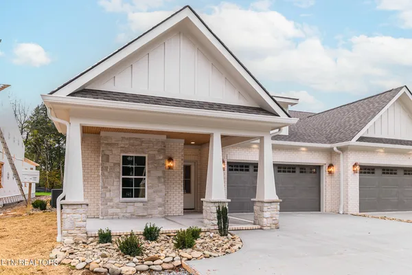 $499,900 | 107 Alpine Drive, Clinton, TN 37716