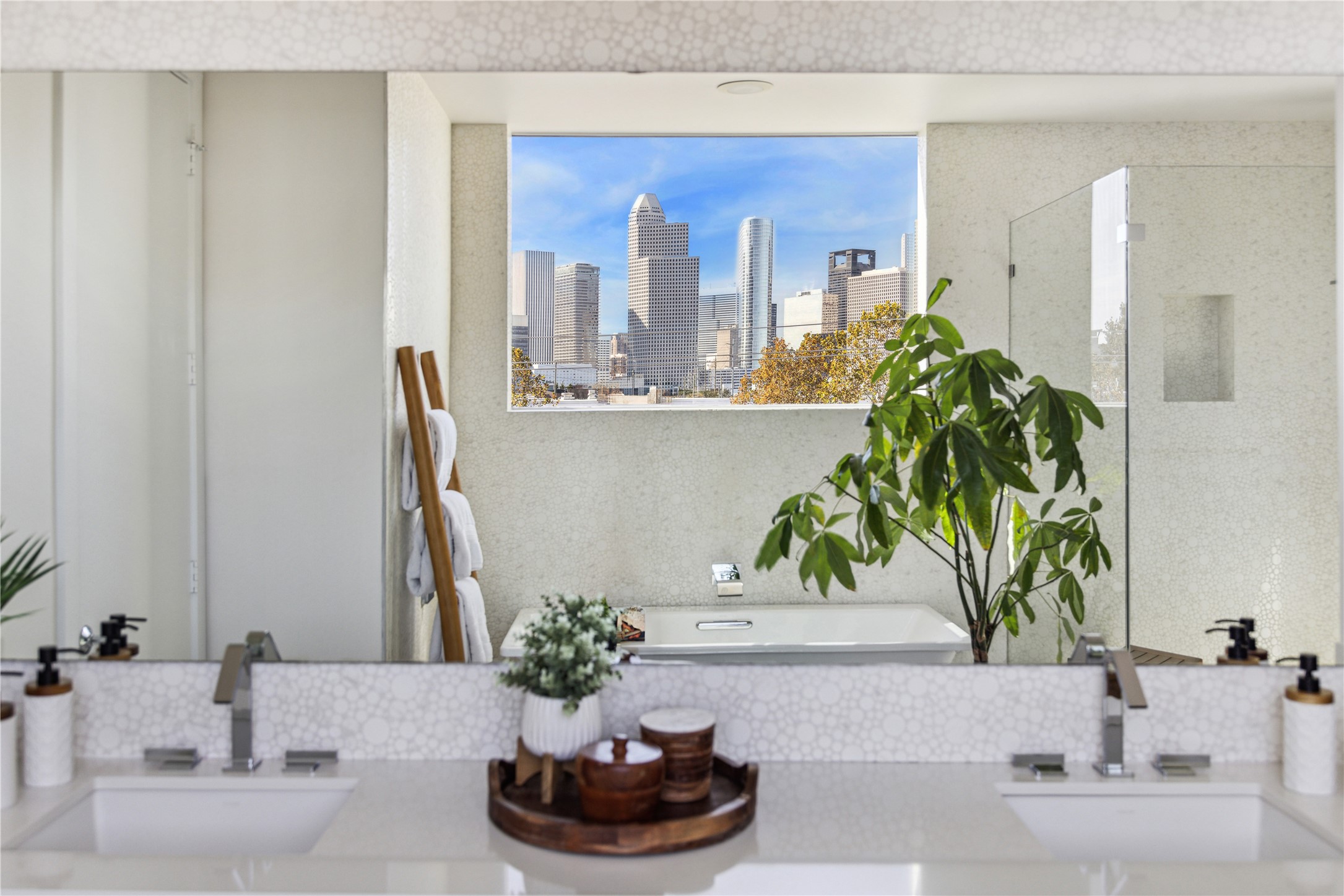 306 West Pierce Street Houston, TX 77019 - Photo 17 of 39