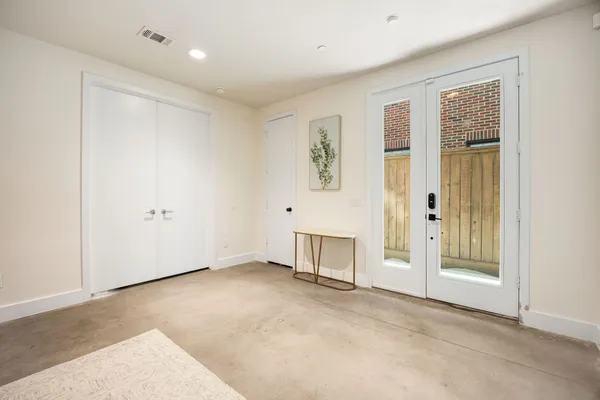 $7,000 | 306 West Pierce Street, Houston, TX 77019