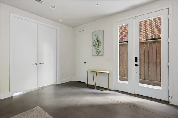 $7,000 | 306 West Pierce Street, Houston, TX 77019