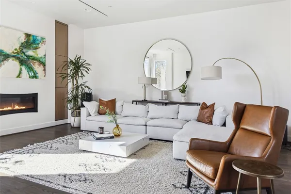 $6,750 | 306 West Pierce Street, Houston, TX 77019