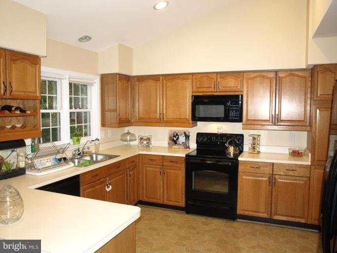 12585 Rock Ridge Road Herndon, VA 20170 - Photo 3 of 9 Kitchen