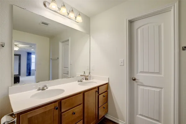 $2,100 | 9017 Norwich Castle, Austin, TX 78747
