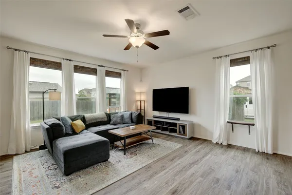 $2,100 | 9017 Norwich Castle, Austin, TX 78747