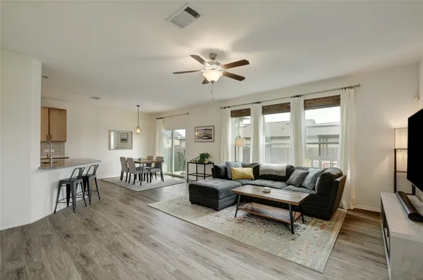 $2,100 | 9017 Norwich Castle, Austin, TX 78747