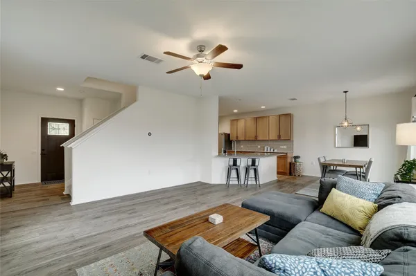 $2,100 | 9017 Norwich Castle, Austin, TX 78747