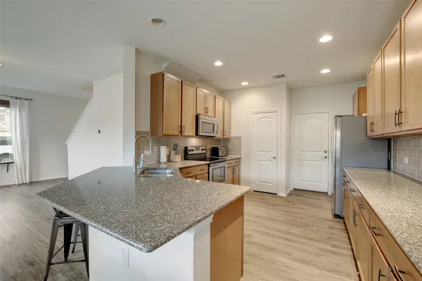 $2,100 | 9017 Norwich Castle, Austin, TX 78747