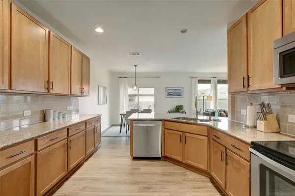 $2,100 | 9017 Norwich Castle, Austin, TX 78747