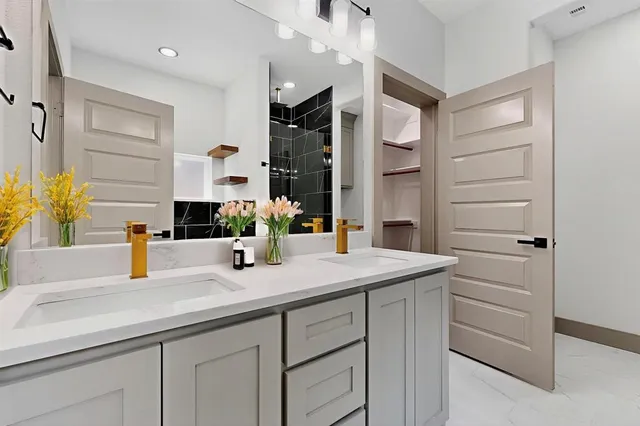 $308,000 | 806 South Sherman Street, Ennis, TX 75119