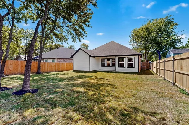 $308,000 | 806 South Sherman Street, Ennis, TX 75119