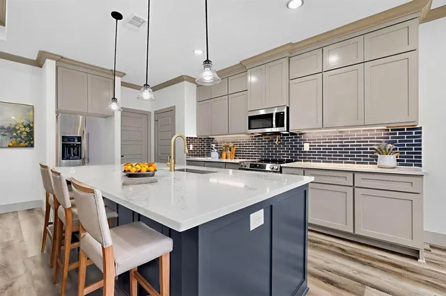 $308,000 | 806 South Sherman Street, Ennis, TX 75119