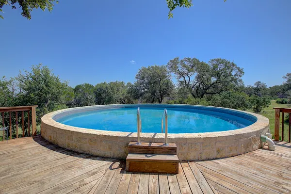 a building view with outdoor space