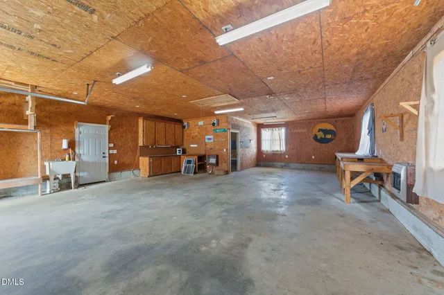 a view of a livingroom with furniture and a ceiling fan
