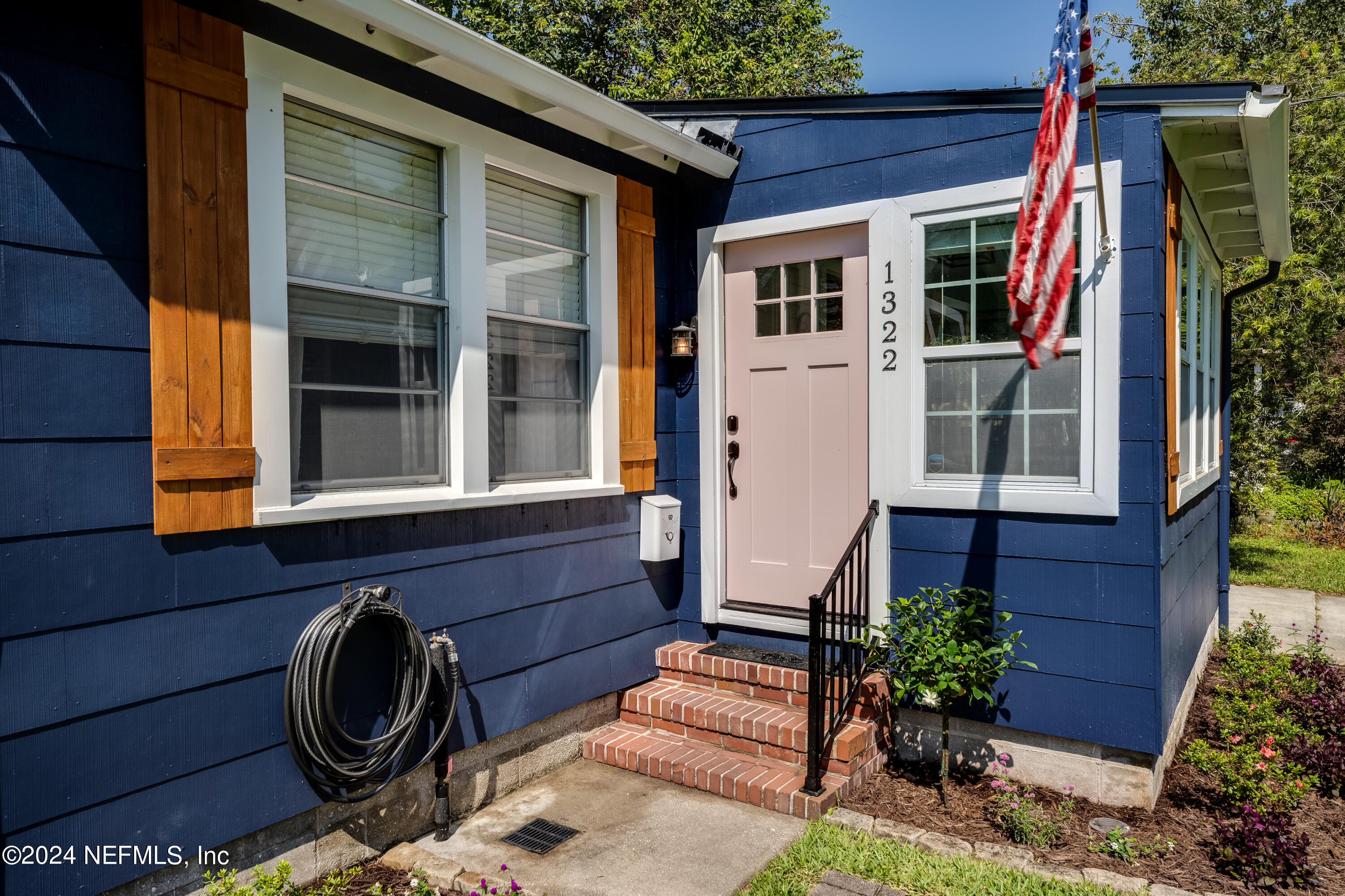 1322 Rensselaer Avenue Jacksonville, FL 32205 - Photo 4 of 37 a front view of a house with a garden