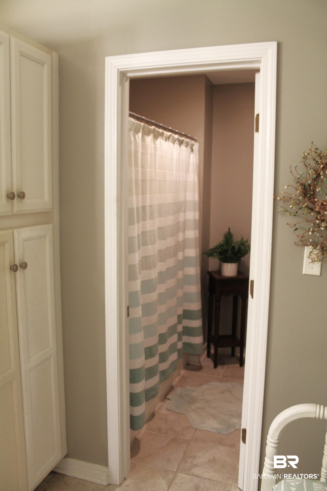 9889 Beach Road Foley, AL 36535 - Photo 21 of 48 En Suite Bathroom