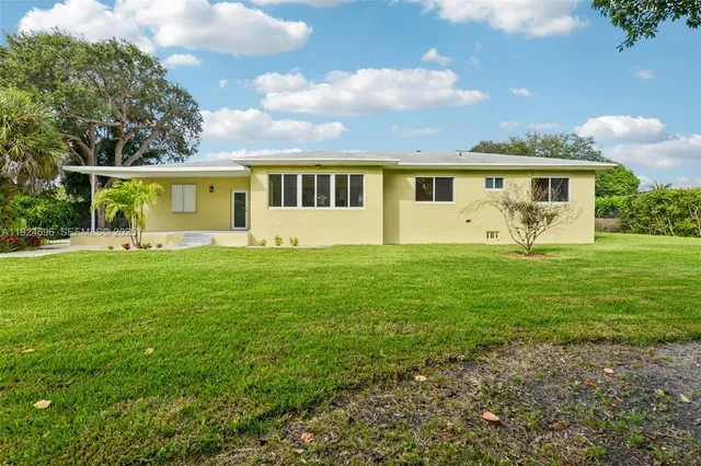 a view of house with backyard
