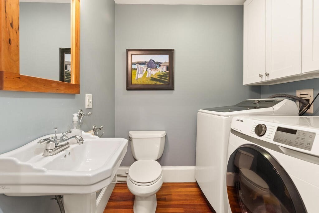 22 Fletcher Street, Unit 22 Winchester, MA 01890 - Photo 11 of 31 a bathroom with a sink and a toilet