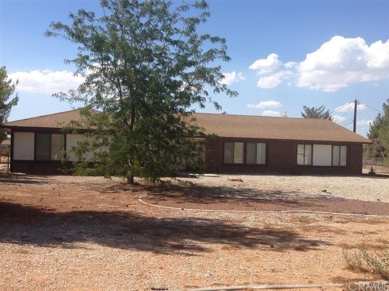 13974 Hopi Road Apple Valley, CA 92307 - Photo 1 of 1 a front view of a house with a yard