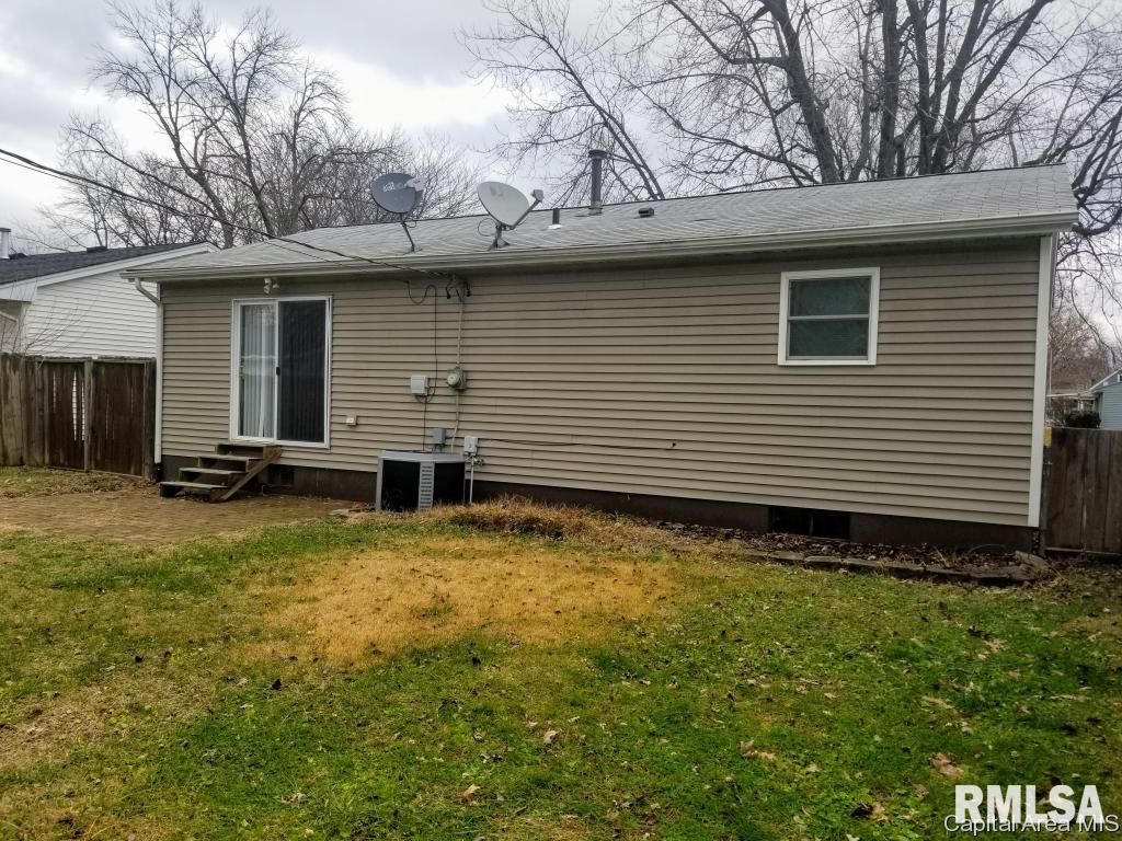 2073 Hastings Road Springfield, IL 62702 - Photo 3 of 22