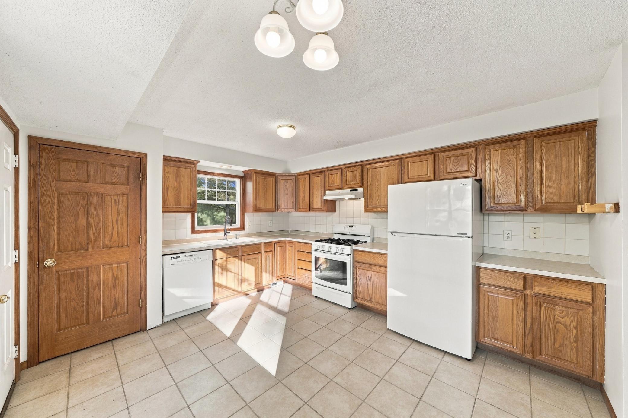 6980 Alpine Trail Eden Prairie, MN 55346 - Photo 9 of 21 Gallery Image 9