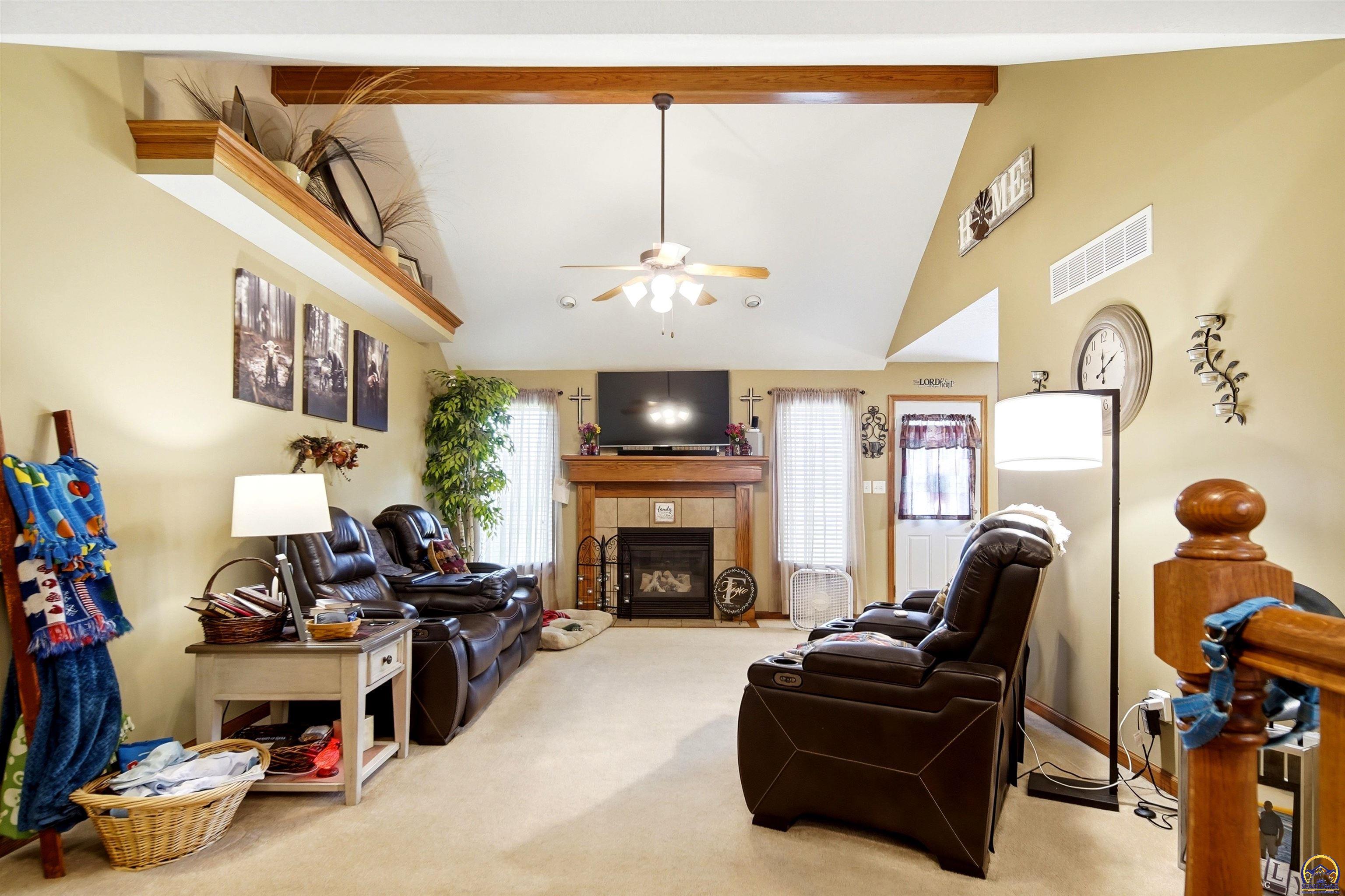 5045 Northwest Rochester Road Topeka, KS 66618 - Photo 4 of 31