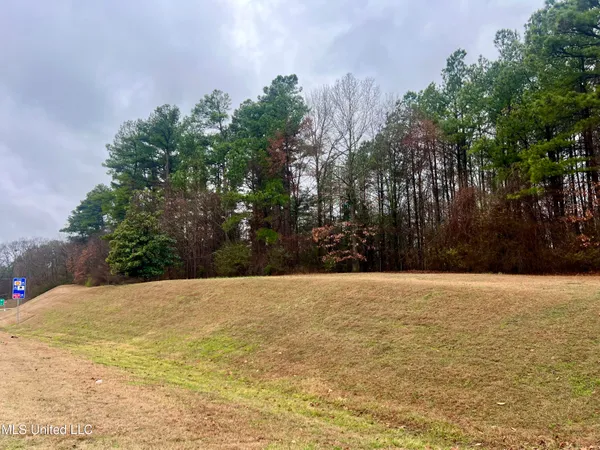 $299,900 | 51 Old Highway, Nesbit, MS 38651