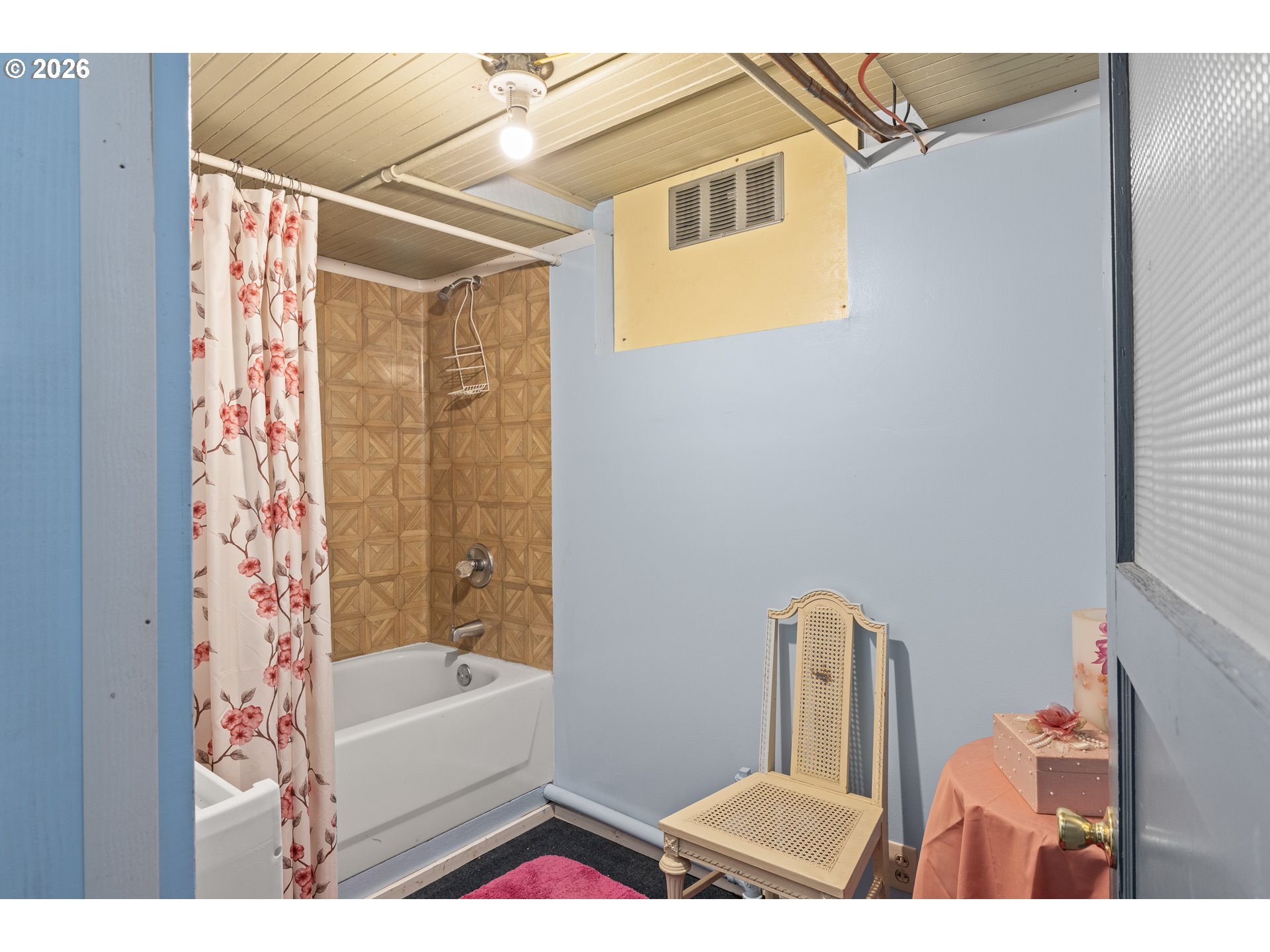 208 7th Street Myrtle Point, OR 97458 - Photo 42 of 48 a bathroom with a bathtub and shower