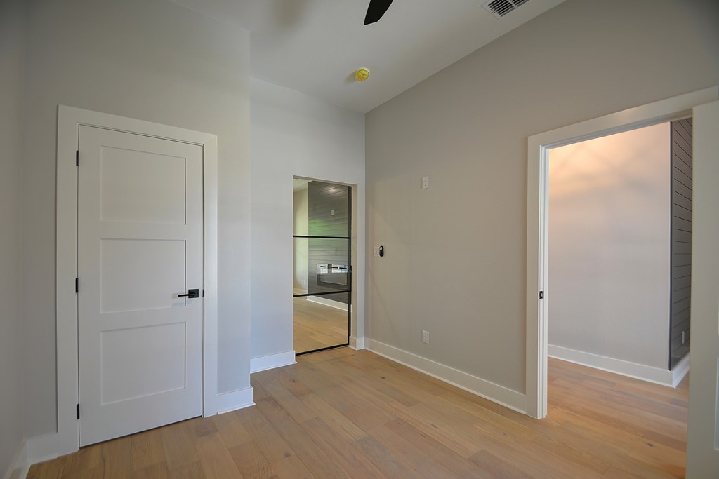 513 Conner Court Kerrville, TX 78028 - Photo 42 of 54 an empty room with closet and a bathroom