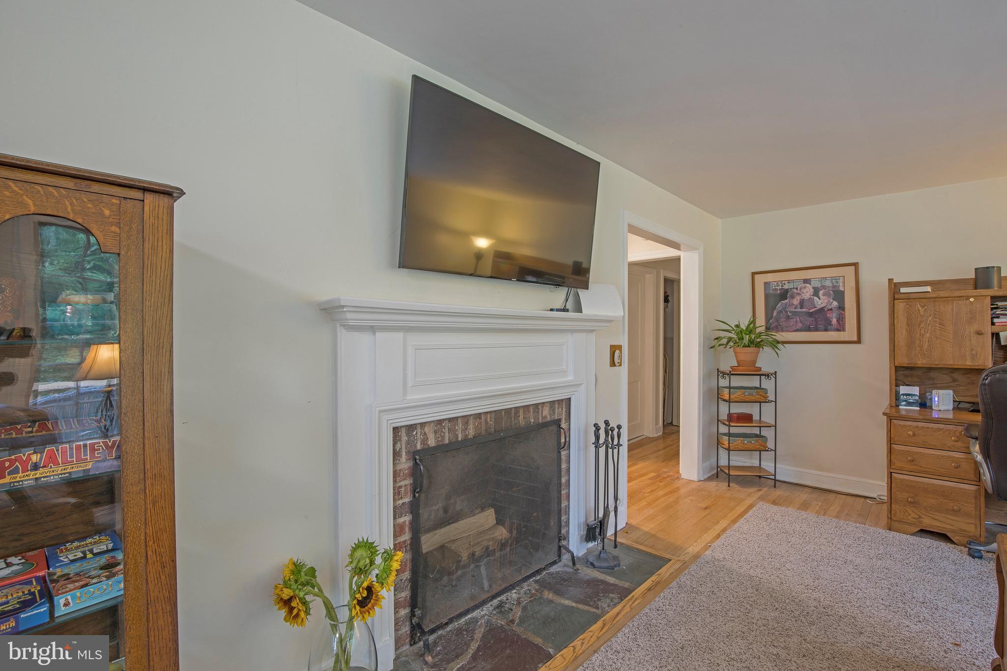 508 Washington Crossing Road Newtown, PA 18940 - Photo 17 of 39 Wood burning FP