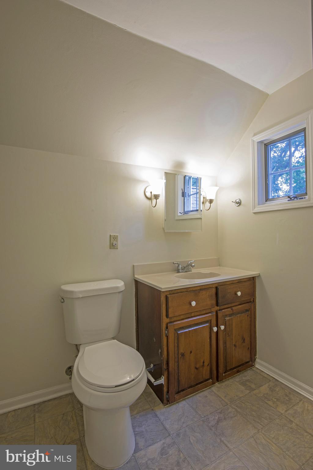 508 Washington Crossing Road Newtown, PA 18940 - Photo 29 of 39 2nd floor bath