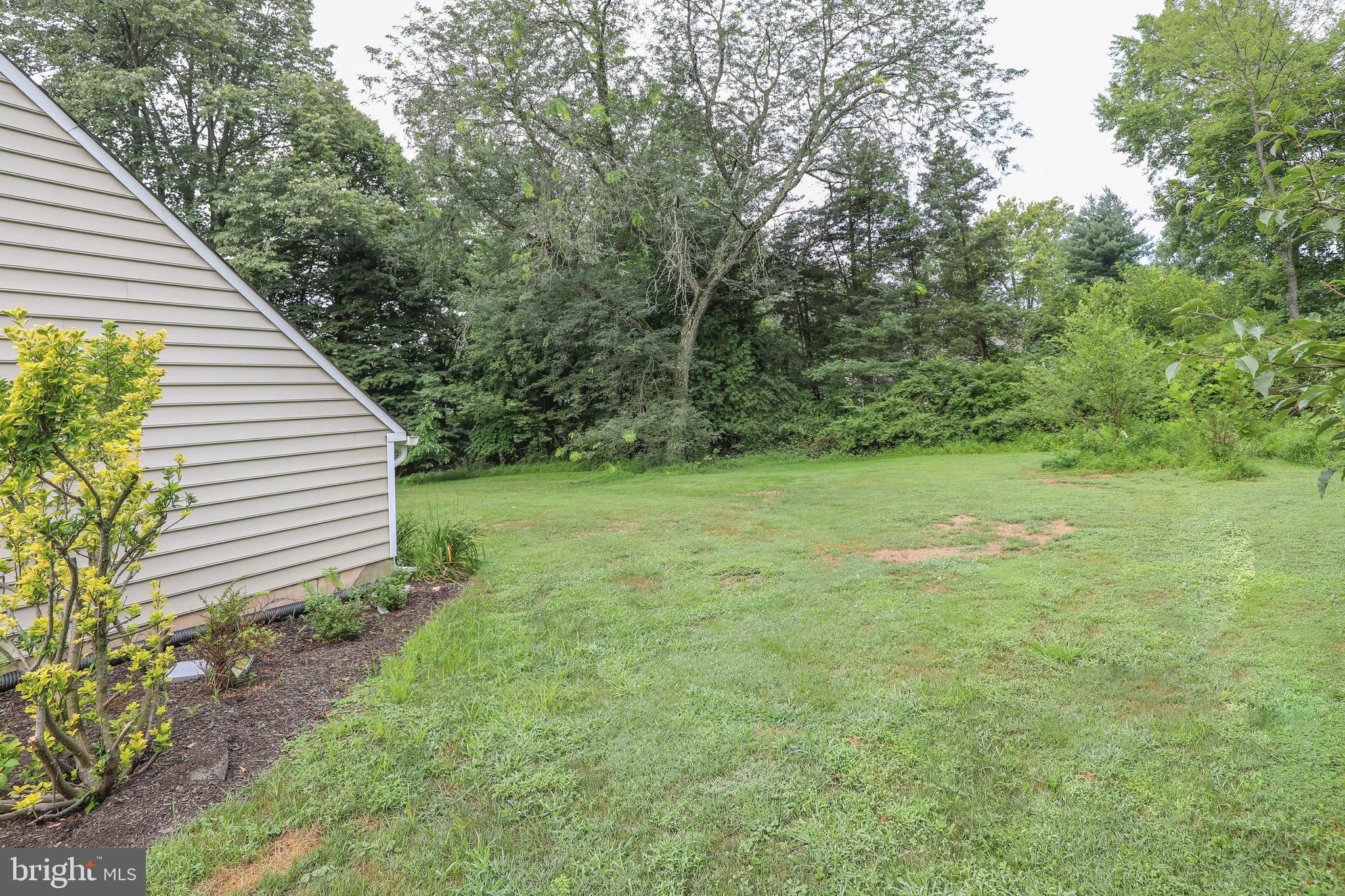 508 Washington Crossing Road Newtown, PA 18940 - Photo 32 of 39 side yard space