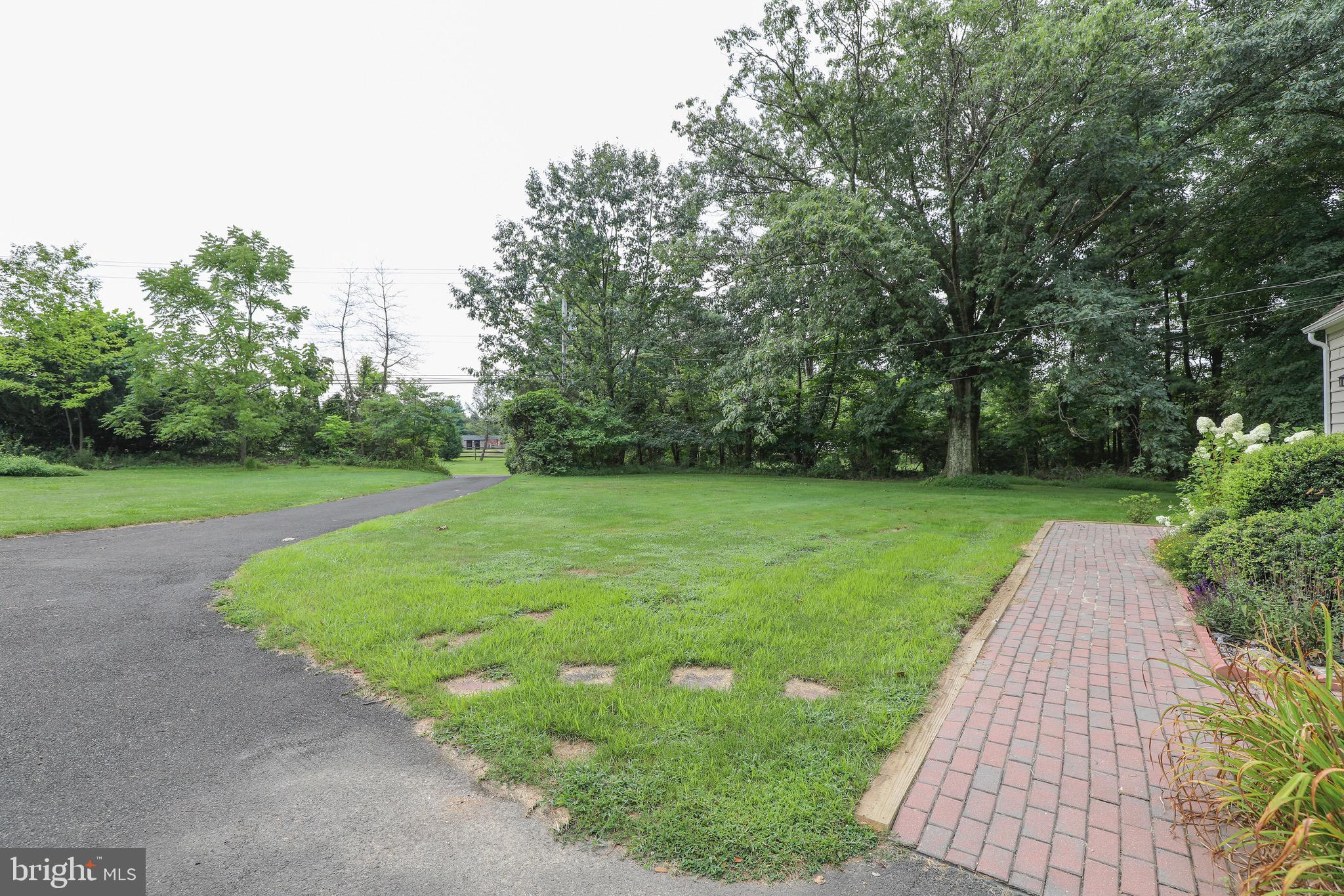 508 Washington Crossing Road Newtown, PA 18940 - Photo 33 of 39 front yard/driveway