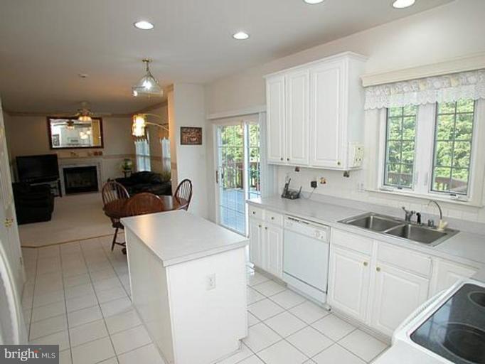 5068 Jericho Road Columbia, MD 21044 - Photo 11 of 19 Kitchen/Family Room