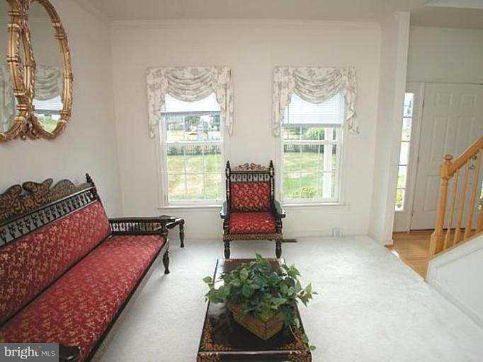 5068 Jericho Road Columbia, MD 21044 - Photo 13 of 19 Living Room