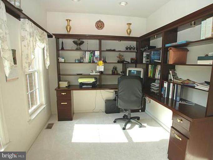 5068 Jericho Road Columbia, MD 21044 - Photo 7 of 19 Den