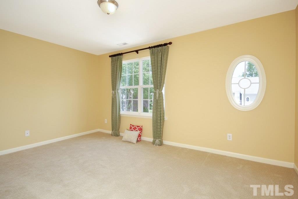 5315 Crescentview Parkway Raleigh, NC 27606 - Photo 12 of 25 Gallery Image 12