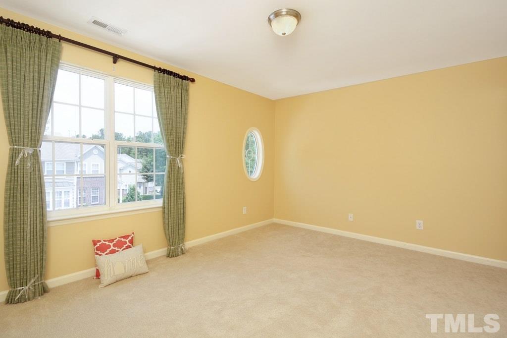 5315 Crescentview Parkway Raleigh, NC 27606 - Photo 13 of 25 Gallery Image 13