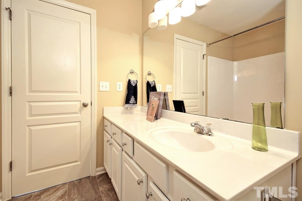 5315 Crescentview Parkway Raleigh, NC 27606 - Photo 17 of 25 Gallery Image 17