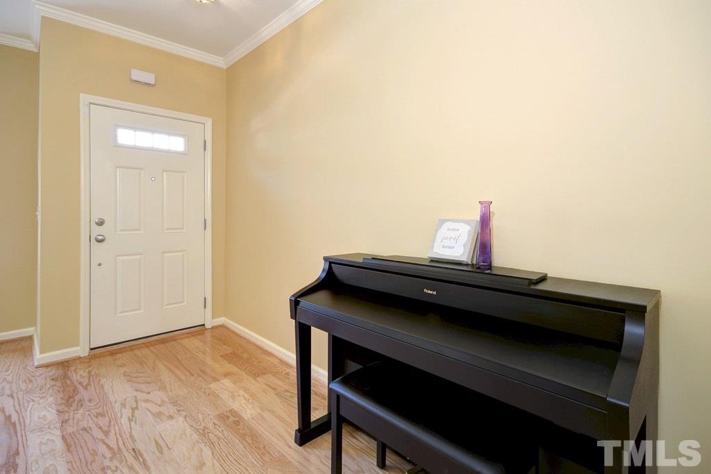 5315 Crescentview Parkway Raleigh, NC 27606 - Photo 4 of 25 Gallery Image 4