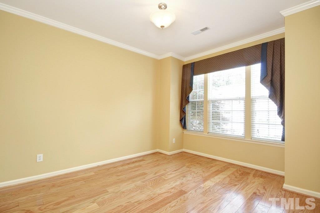 5315 Crescentview Parkway Raleigh, NC 27606 - Photo 5 of 25 Gallery Image 5