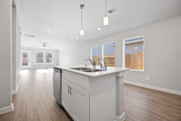 $2,250 | 2823 Windy Homestead Lane, Crosby, TX 77532