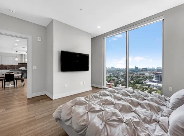 $9,995 | 1711 Allen Parkway, Unit 2102, Houston, TX 77019