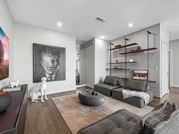 $9,995 | 1711 Allen Parkway, Unit 2102, Houston, TX 77019