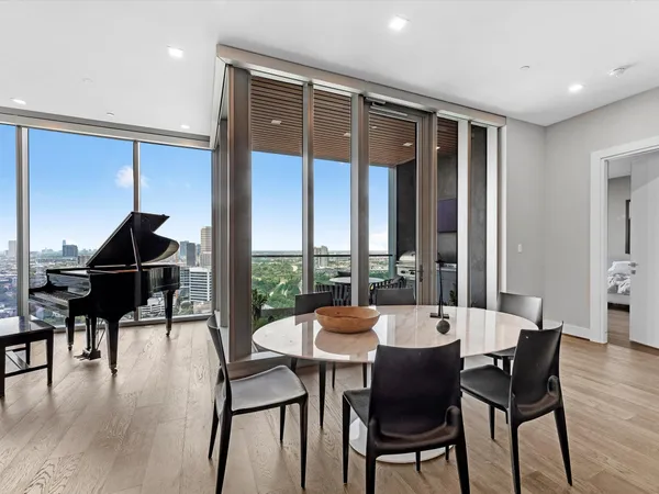 $9,995 | 1711 Allen Parkway, Unit 2102, Houston, TX 77019